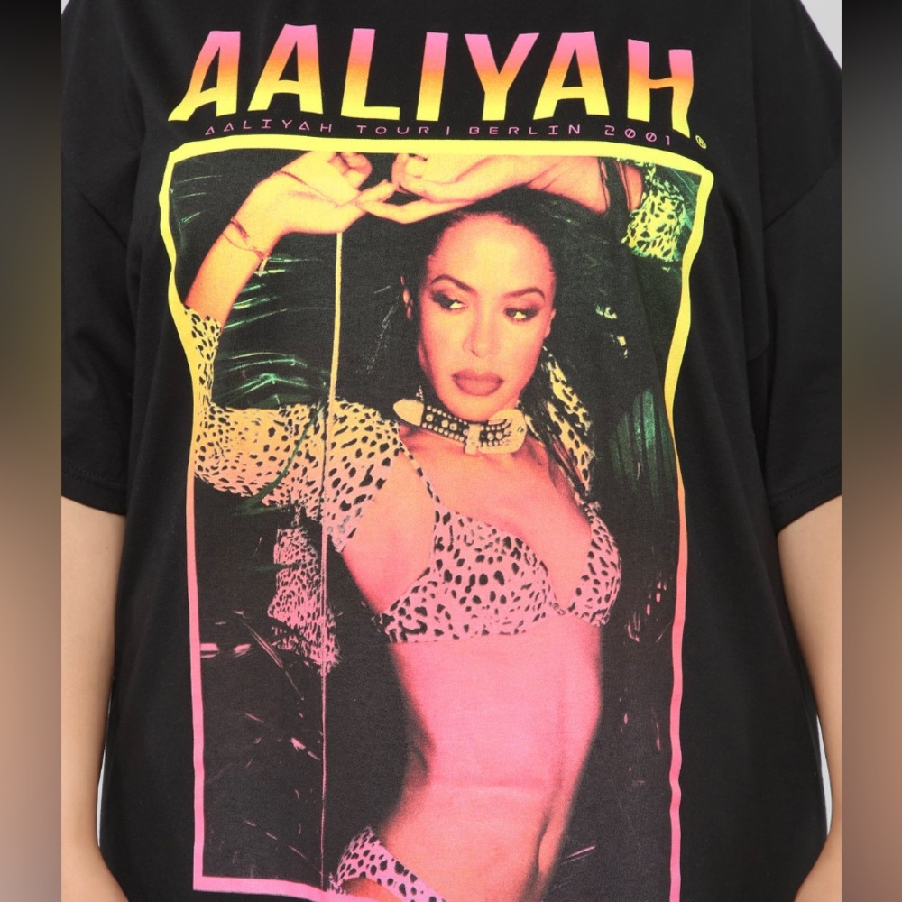 🔥AALIYAH Tshirt🔥Size Medium 🔥Pre Owned